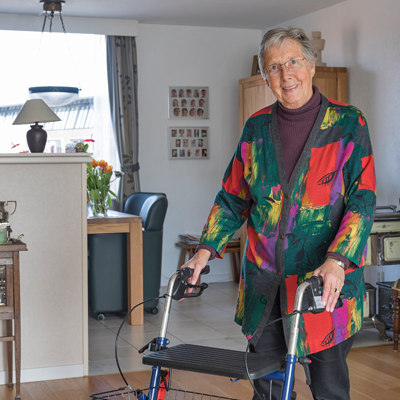 Vrouw met rollator